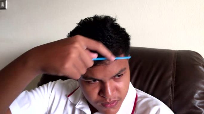 亚洲男子梳理洗过的头发