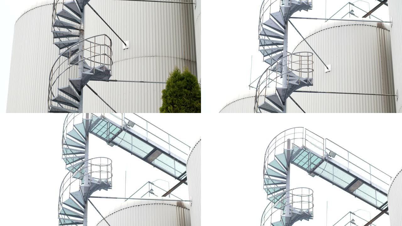 水箱的工业螺旋楼梯