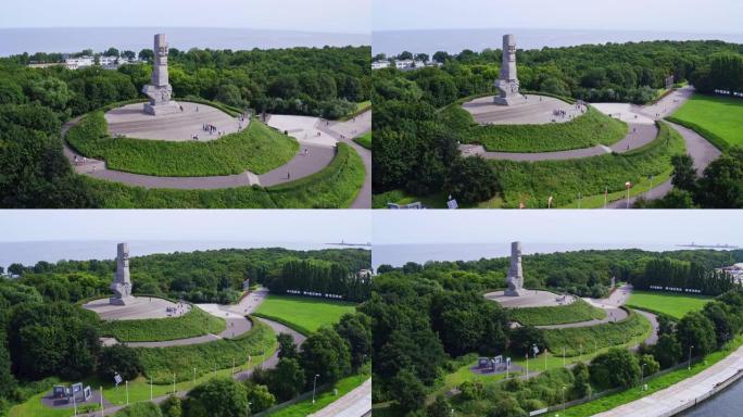 无人机画面显示了格但斯克海港海峡半岛上的韦斯特普拉特纪念碑。