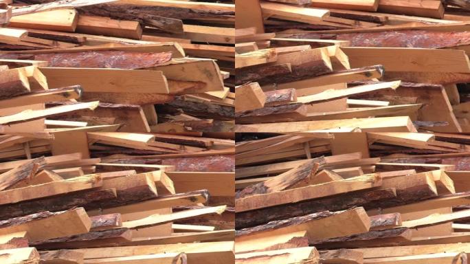 董事会是。废旧木材特写。一堆木托盘废料。粗糙木板堆的特写