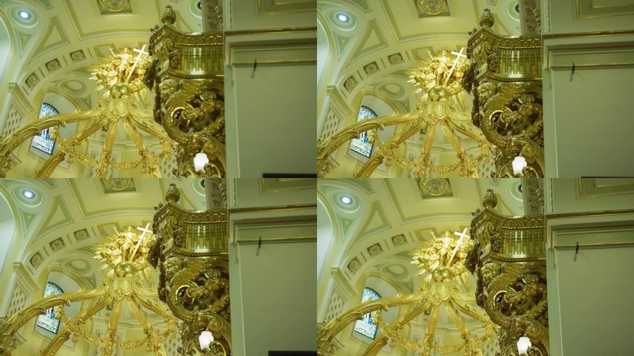 大教堂内的金色细节