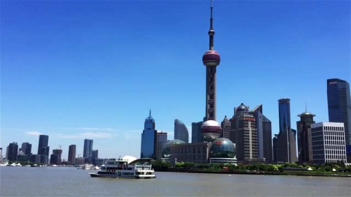 中国上海珍珠塔前的船
