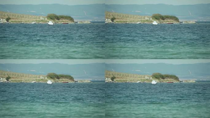土耳其卡纳卡莱萨罗斯湾/古内利村的船只
卡纳卡莱/土耳其