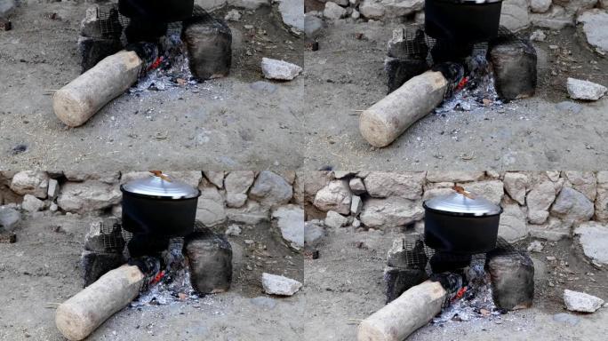 Madı mak大型花盆正在烹饪，madı mak食物作为新鲜草消耗，虎杖草到火鸡，