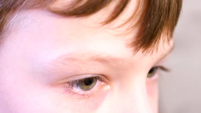 孩子的眼睛特写。