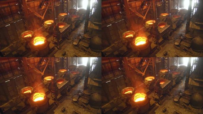 用于倒入转炉的桶中的铸铁。冶金厂的转炉生产。