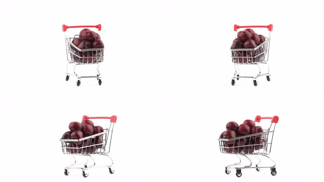 白色背景下迷你玩具超市手推车中甜美多汁樱桃的特写视频。旋转桌子上的浆果。