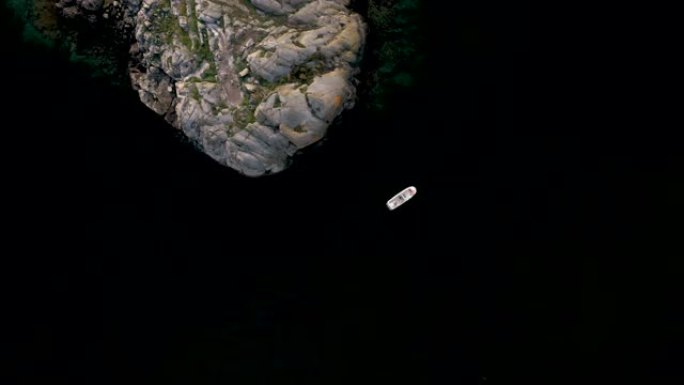 无人驾驶飞机拍摄岛屿和摩托艇