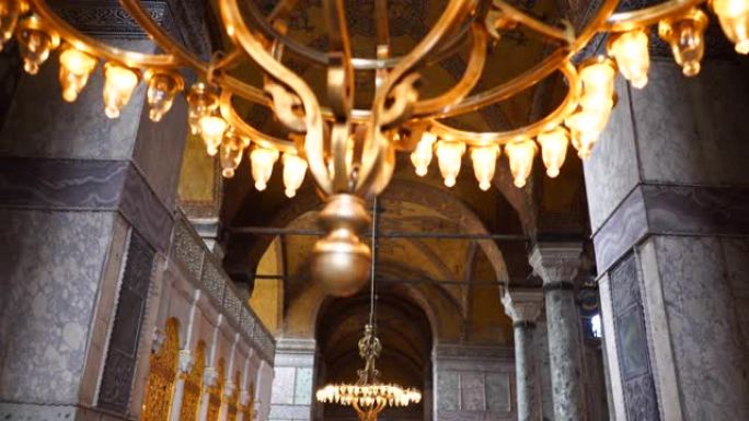 云台镜头走过伊斯坦布尔圣索菲亚清真寺内的灯具