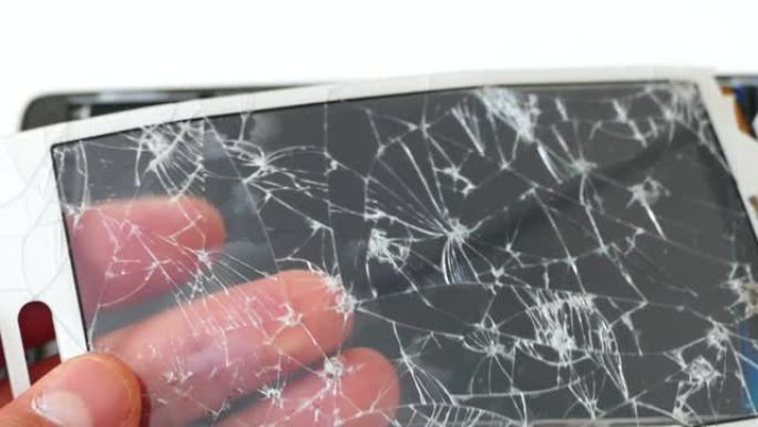 手机屏幕破裂，手机玻璃破裂，