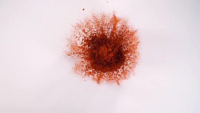 辣椒粉，辣椒，白色背景下的粉末爆炸，慢动作4K