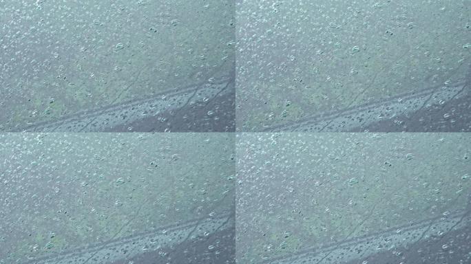 汽车挡风玻璃上的雨滴