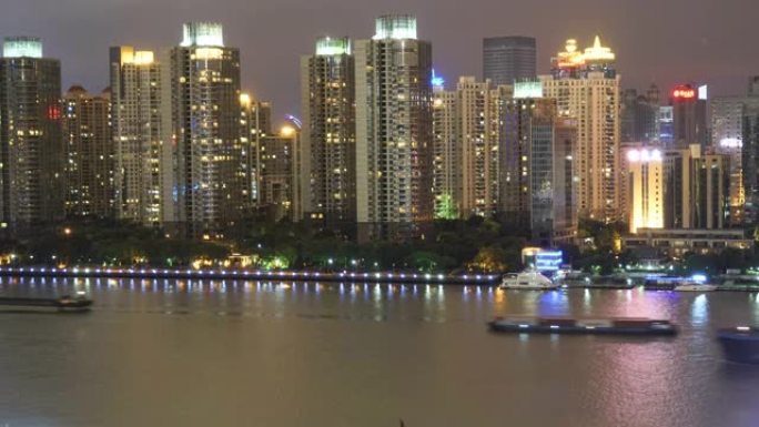 上海黄浦江晚上的延时。