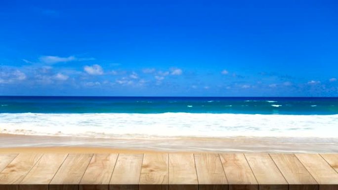 顶级木质桌子纹理透视。在夏天的贝奇海背景上。