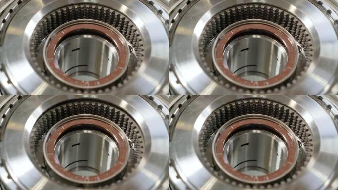 发动机零件厂的新型钢齿轮。
