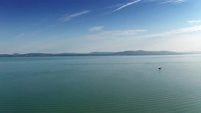 匈牙利巴拉顿湖的无人机镜头鸟瞰图