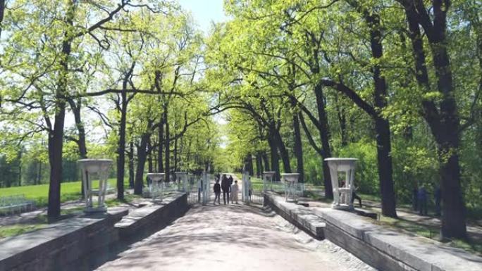 俄罗斯彼得霍夫宫花园