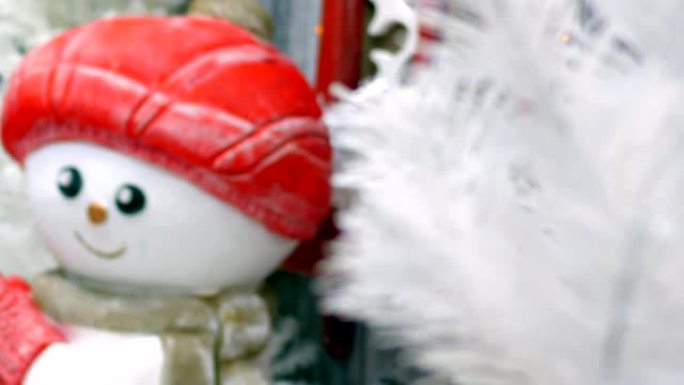 圣诞装饰与玩具雪人白色新年树