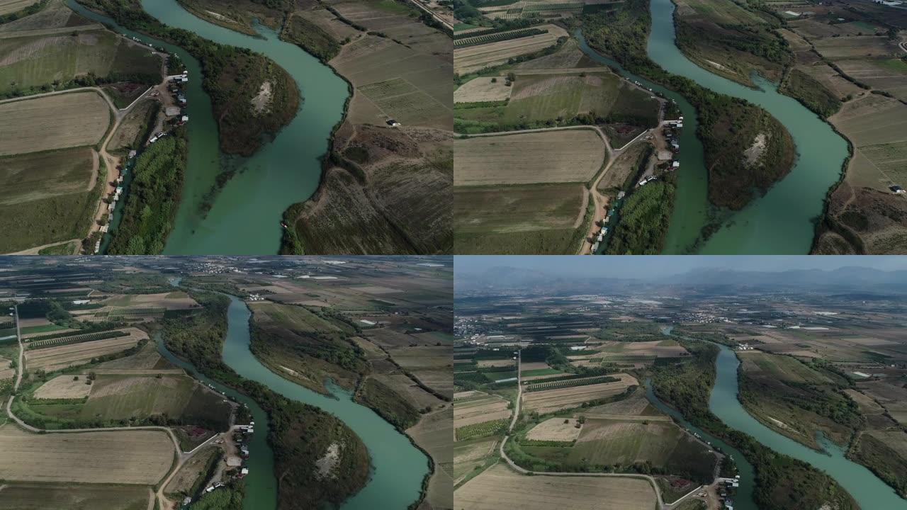 鸟瞰图/“koprucay” 溪流和安塔利亚贝莱克镇的全景。
安塔利亚/土耳其08/10/2018