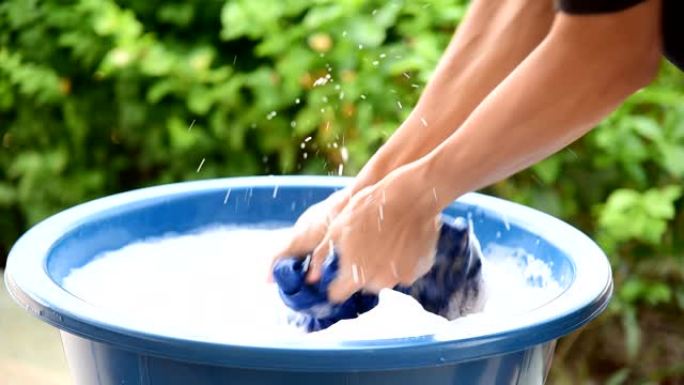 蓝色盆洗手