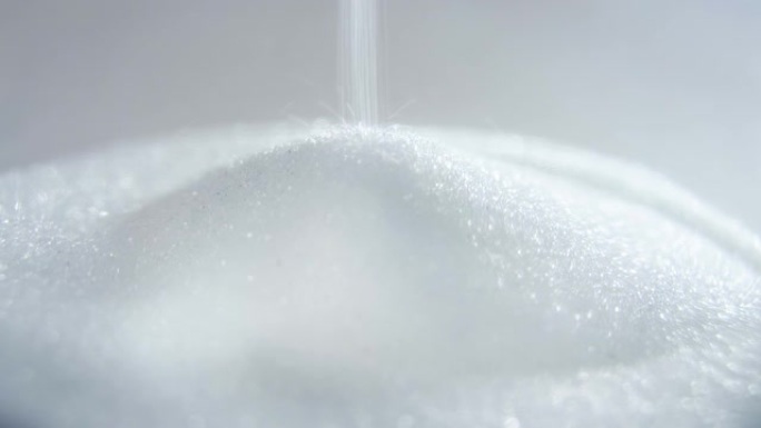 糖或盐或白色小粒状晶体