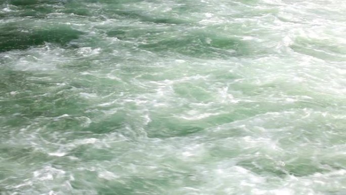 河流快速流动的水水流湍急水冲击水面空镜
