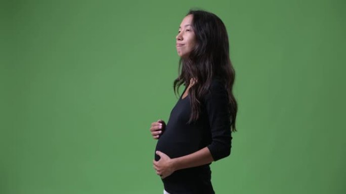 年轻怀孕的多种族妇女的个人资料