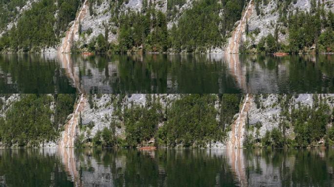 奥地利施蒂利亚州萨尔茨卡默古特的托普利茨湖 (托普利茨湖) 山湖上的小瀑布。