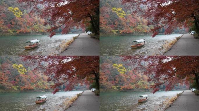 日本京都岚山桂川的秋天