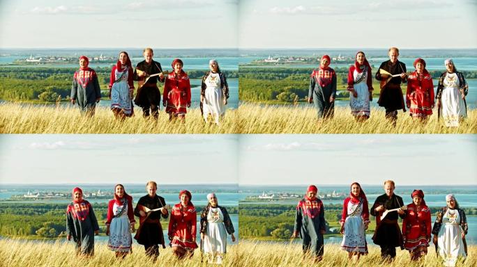 穿着传统俄罗斯服装的人们在球场上行走并唱歌。