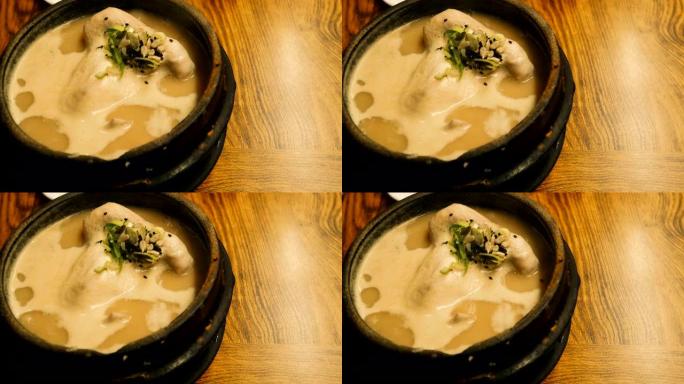 鸡汤。韩国菜Samgyetang