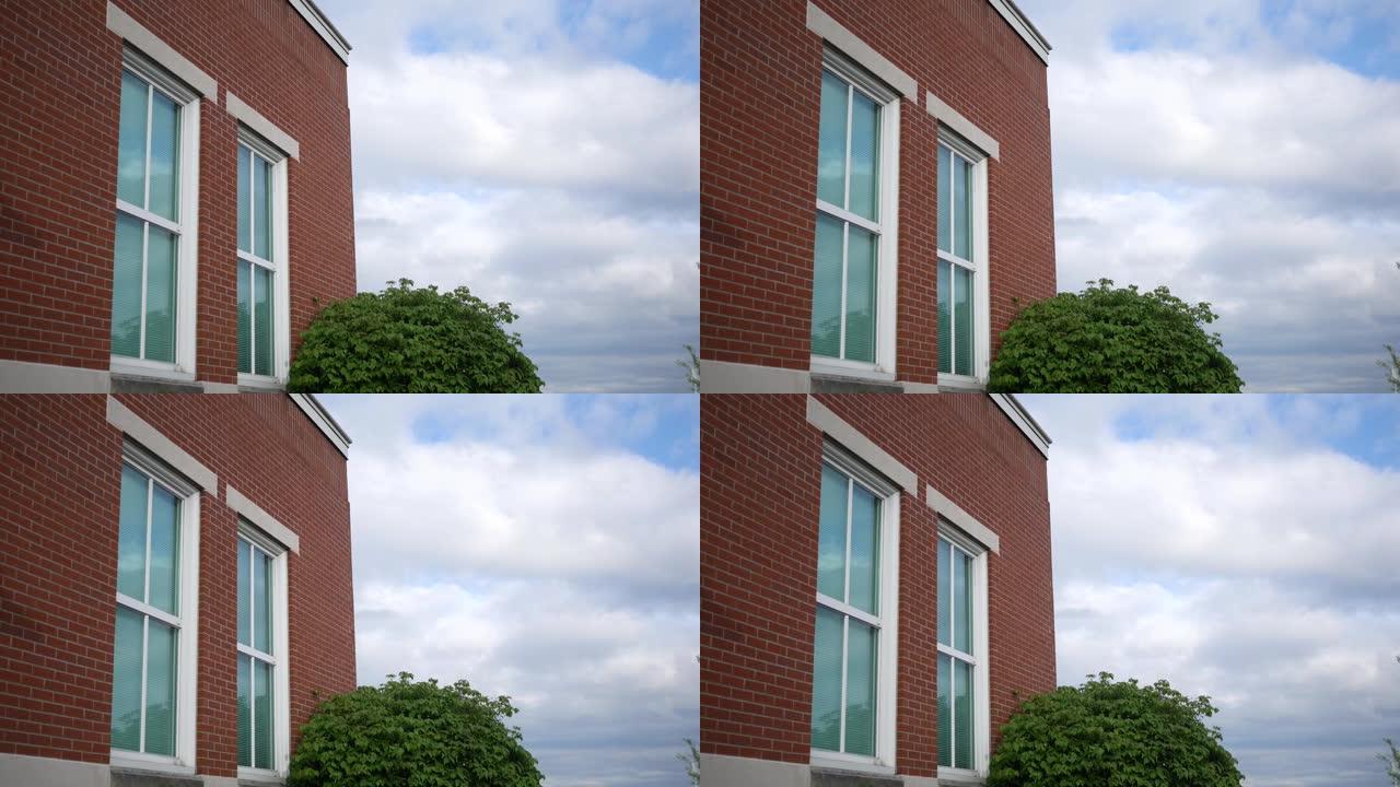 在红砖建筑ALT中建立二层窗户的镜头