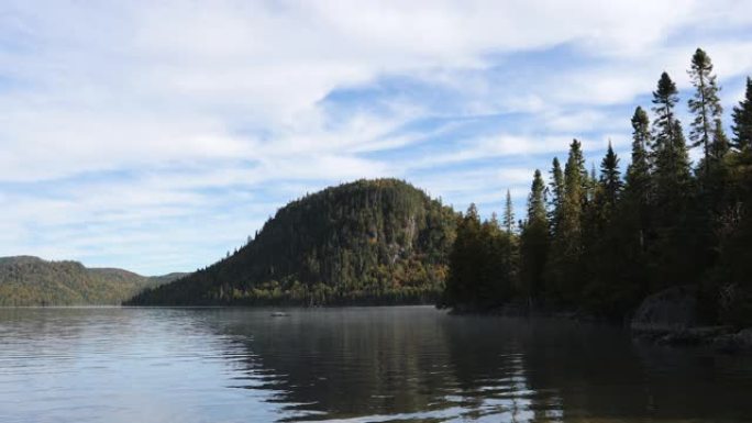 加拿大魁北克秋季北方森林自然和湖泊