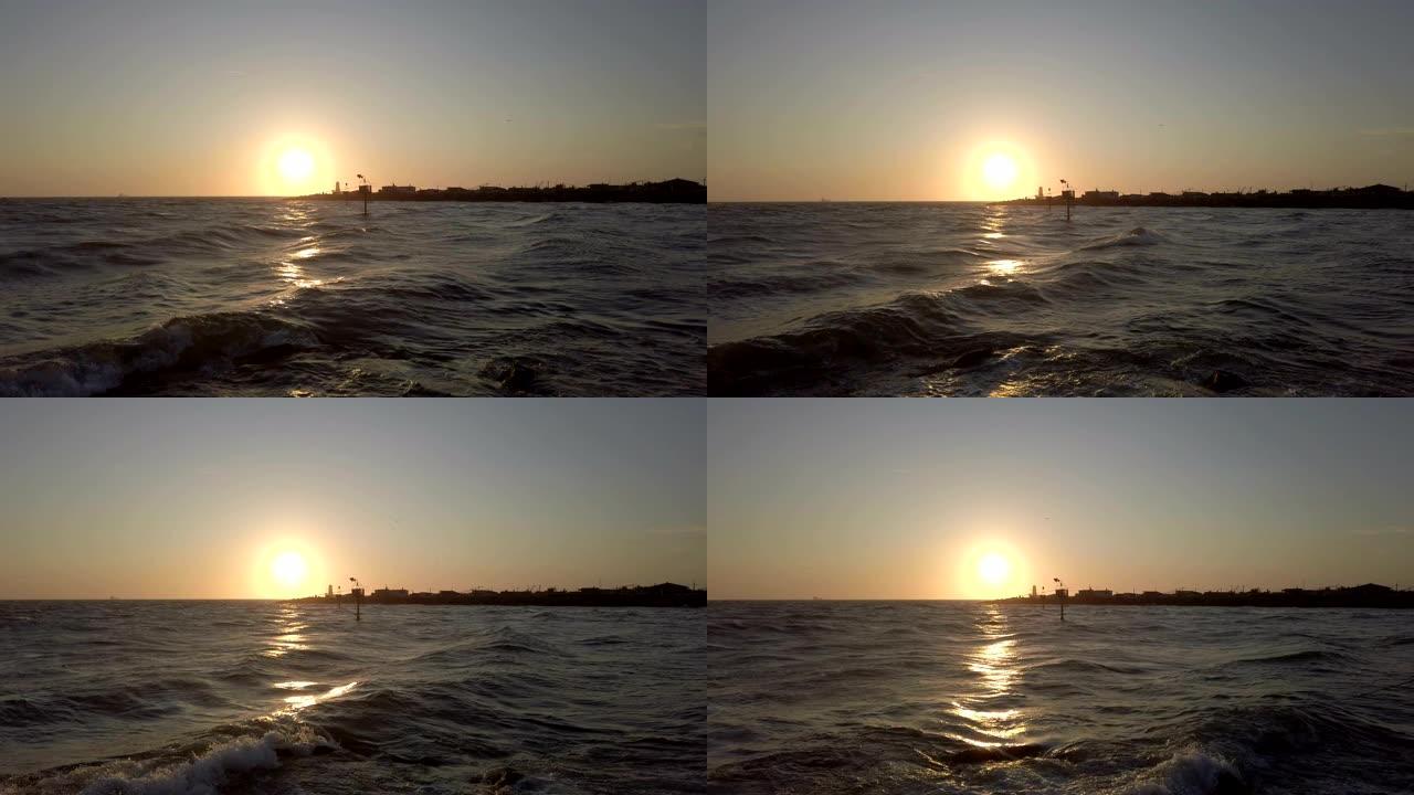 菲乌米奇诺台伯河河口的日落