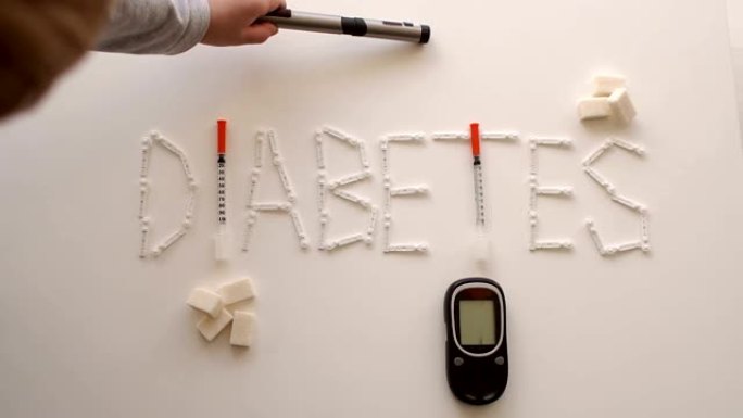 糖尿病这个词来自柳叶刀，胰岛素注射器，血糖仪和注射器笔。