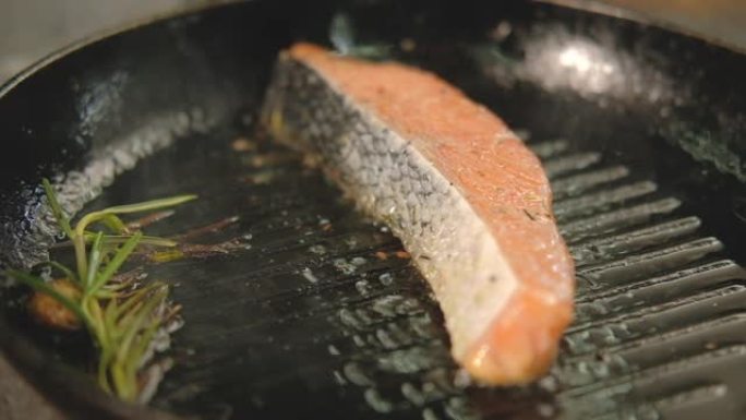 食物烹饪鱼粉鲑鱼鳟鱼鱼片油炸