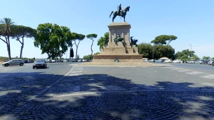 加里波第广场的交通，朱塞佩·加里波第纪念碑