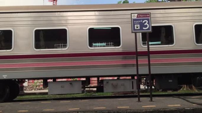 泰国邦苏火车站的火车