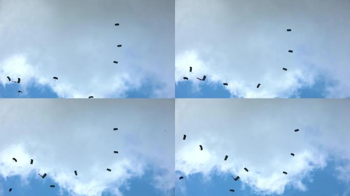 跳伞者在喜怒无常的天空中玩耍，剪影
