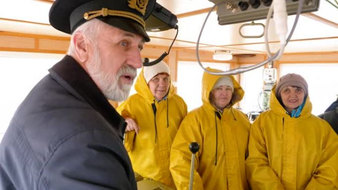 大胡子船长在航行办公室与穿着黄色制服的船队交谈。女船员和船长在航海桥上会面。帆船和航运概念。