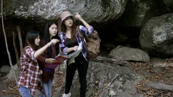 亚洲少女团散步去瀑布游大自然