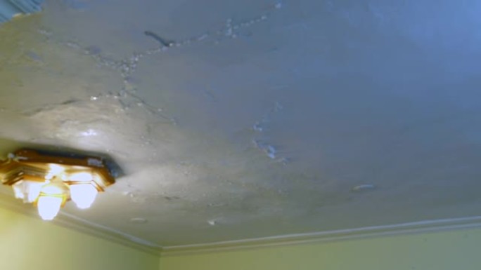 水损坏的散焦漏水天花板