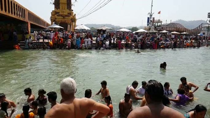 Har-ki-Pauri，在Haridwar的恒河河岸，印度教信徒的虔诚之地