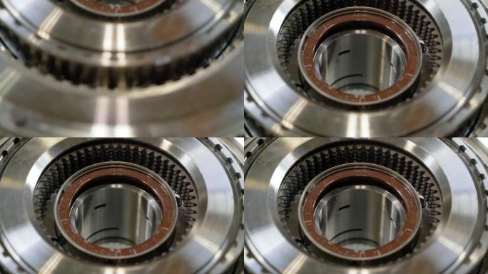 发动机零件厂的新型钢齿轮。