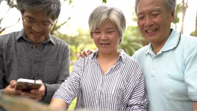 台湾游客寻找方向