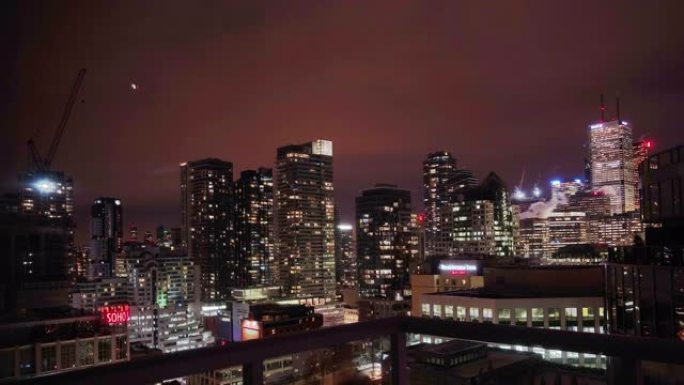 多伦多市中心的夜晚时光倒流，没有加拿大国家电视塔。