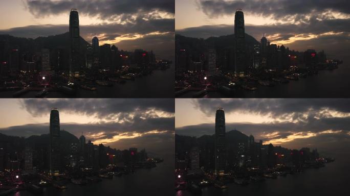 香港城的现代摩天大楼。日出时香港城的建筑物。