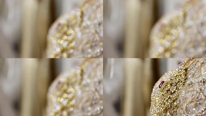 泰国婚纱上的钻石项链
