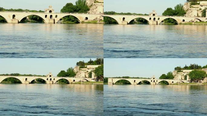 罗纳河上的阿维尼翁桥。法国普罗旺斯。