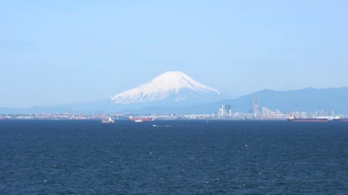 从东京湾的Umihotaru看富士山和横滨港